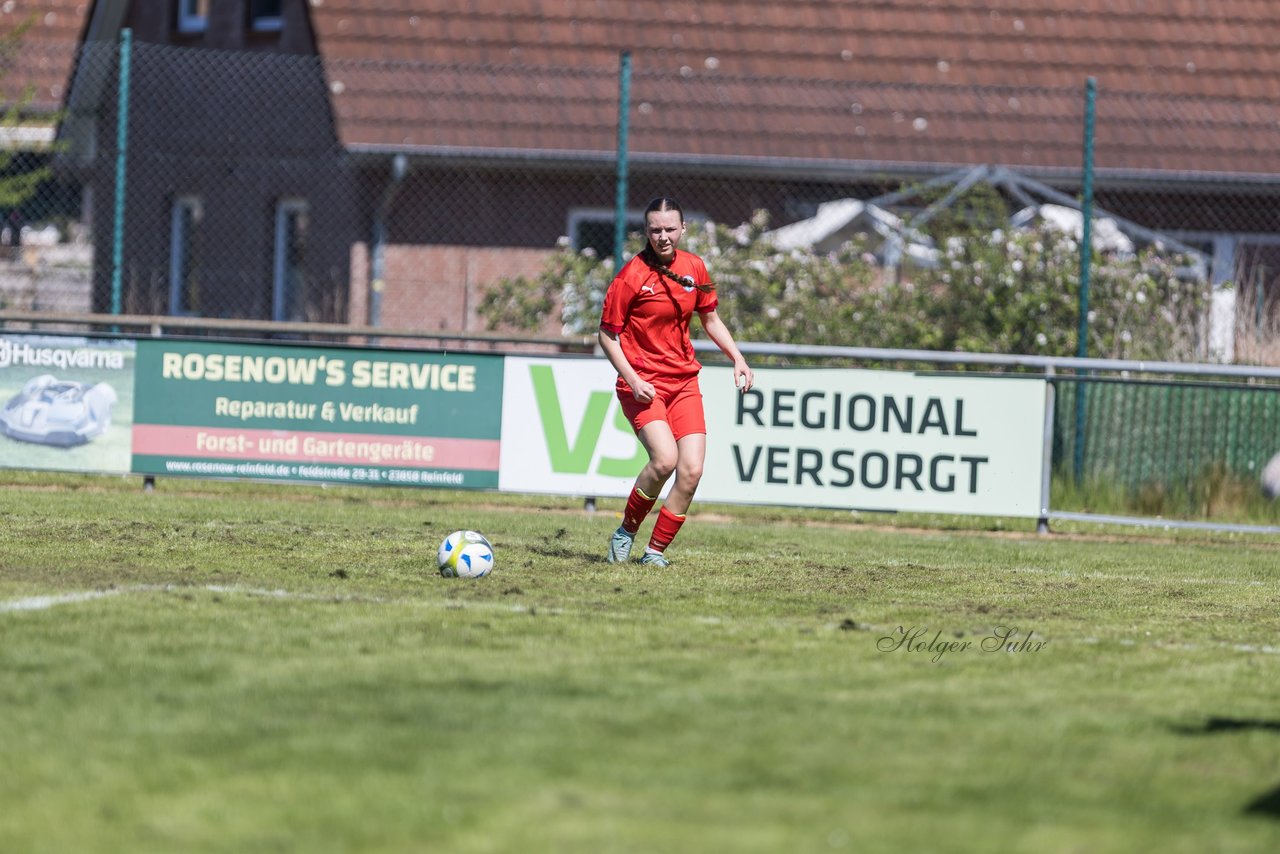 Bild 246 - F TSV Zarpen - Holstein Kiel II : Ergebnis: 2:6